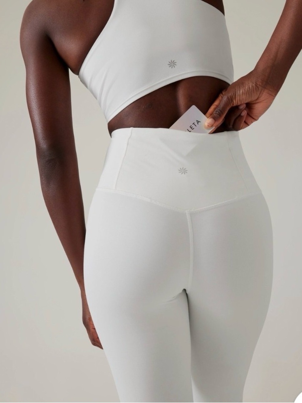 Elation Ultra High Rise 7/8 Legging
Buttery-soft stretch MP Medium Compression - Picture 3 of 14